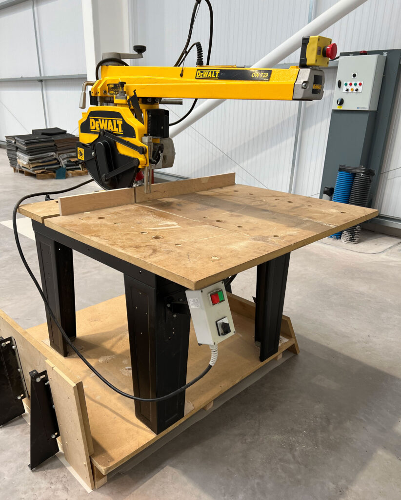 Dewalt DW 729 Radial Arm Cross Cut Saw Collect today